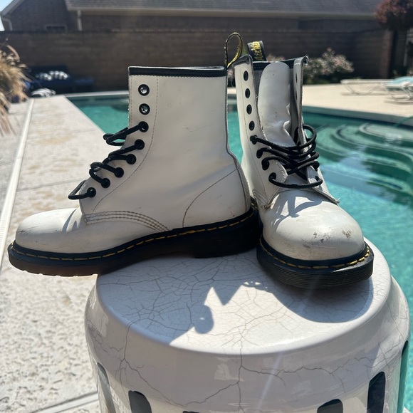 White Doc Martens 1460 Smooth Boots Women’s 8 - Picture 4 of 5
